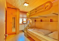 Lainnya 4 Zeren Apart