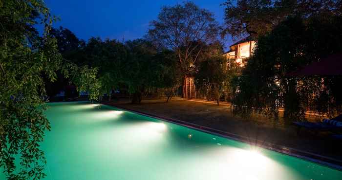 Lainnya Flameback Eco Lodge