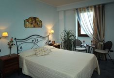 其他 5 E Poi....Ravello