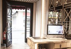 Khác 2 Old Port Hotel