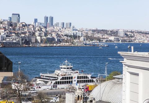 Khác Old Port Hotel