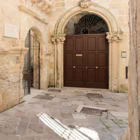 Primary image 1 กาสโตรเมดิอาโน สวีทพาเลซ, โรงแรม & ที่พัก Roman Amphitheatre of Lecce