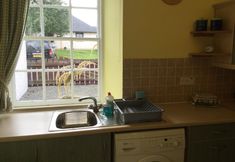 Others 4 Inverness Apartments - Courtyard