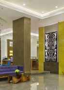 Pintu masuk dalaman Warwick Hotel Jeddah