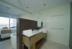 อื่นๆ 5 Blue on Blue Apartment 933