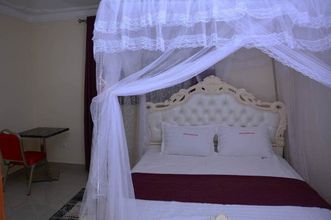 기타 4 Mak-Queen Hotel