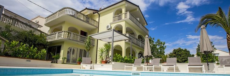 Others Apartments Bago