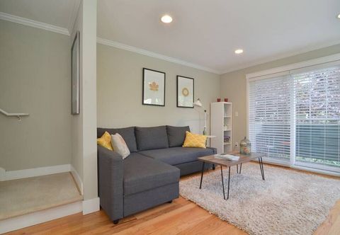 Others Seattle Vacation Home: Off The Wall