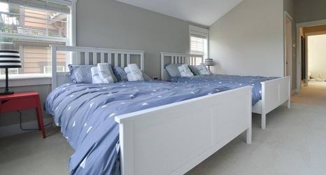 Others 2 Seattle Vacation Home: Off The Wall