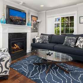 Primary image 1 Seattle Vacation Home: Berlin Wall, Washington Hotels