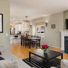 Primary image 1 Seattle Vacation Home: The Vineyard, Hotel Perpustakaan Umum Seattle