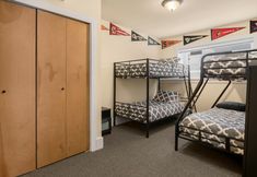 Others 4 Seattle Vacation Home: The Campus