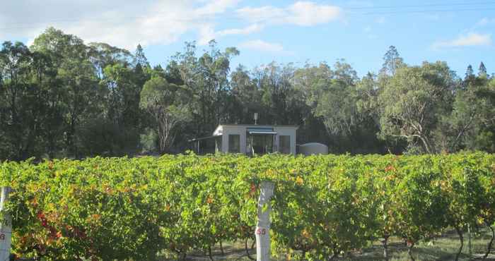 อื่นๆ Just Red Wines Vineyard Cabins