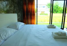 อื่นๆ 5 T Table Inthanon