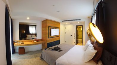 その他 4 Maroon Tomtom