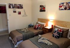 Others 2 Hogwarts Bed and Continental Breakfast