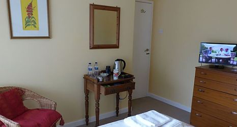 Others 2 A. B&B - Glastonbury