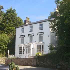 Primary image1Byrdir House,Pistyll飯店