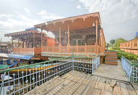 Lain-lain GuestHouser 3 BHK Houseboat d520