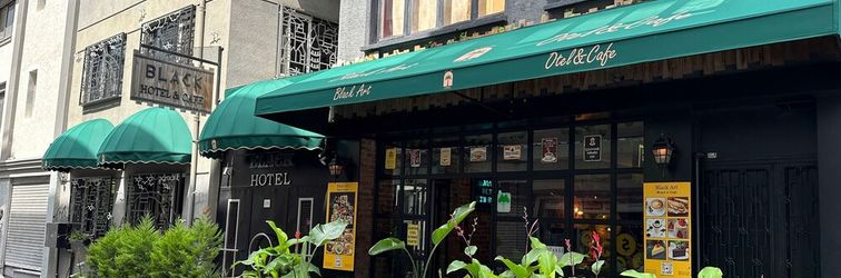 Others Black Art Otel