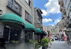 Others 7 Black Art Otel