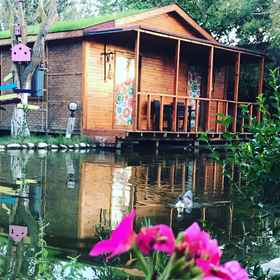 Primary image1Otantik Tas Ev,达拉曼机场飯店