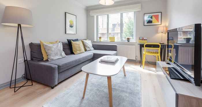 Lainnya Hoxton 2 Bed Apartment by BaseToGo