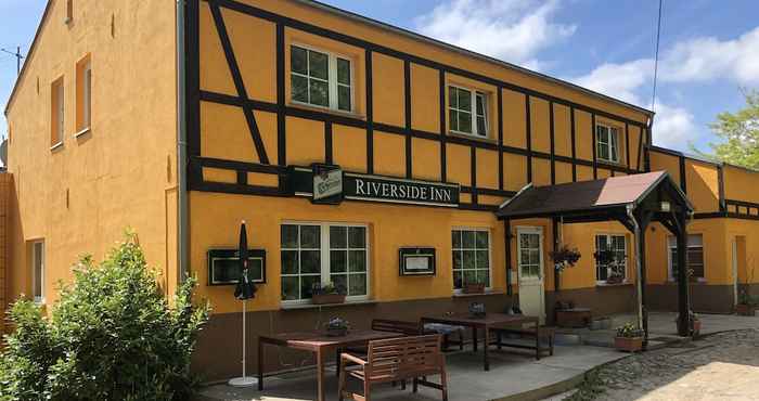 อื่นๆ Riverside Inn