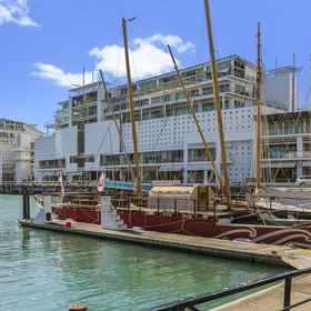 Primary image 1 Two Bedroom Waterfront & City Apartment, Takapuna Golf Course and Driving Range Hotels