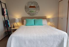 Others 3 Romantic Piha