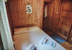 Lain-lain 6 Base Bungalows