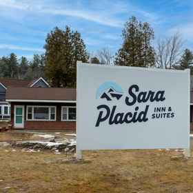 Primary image1薩拉普拉西迪套房飯店,莱克普莱西德艺术中心飯店