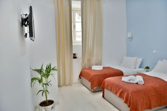 其他 4 Douskos Port House