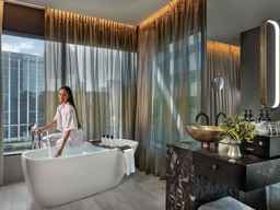 SO/ Auckland, USD 254.01