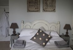 Others 3 Roundhill Farmhouse