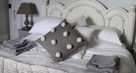 Others 2 Roundhill Farmhouse