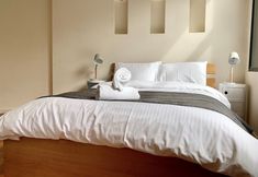 Others 4 ReadySet Apartments on King