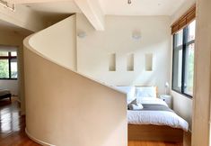 Others 3 ReadySet Apartments on King