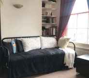 Lainnya 7 Lovely Victorian Flat for 6 in Stoke Newington