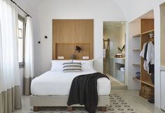 Lainnya 4 White and Co. La Torre Suites