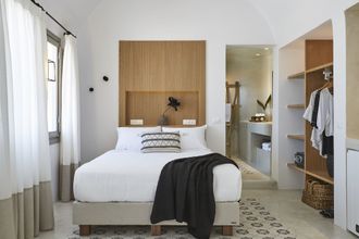 Lainnya 4 White and Co. La Torre Suites