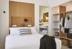 Lainnya 3 White and Co. La Torre Suites