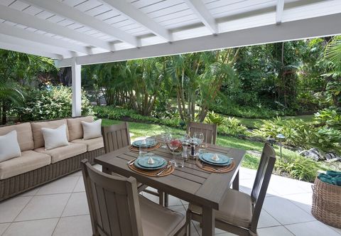 Others Bluff Cottage by Altman