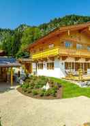 ภาพหลัก Chalet unter Weißblauem Himmel