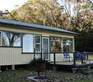 Others 5 Pebbly Beach Shacks