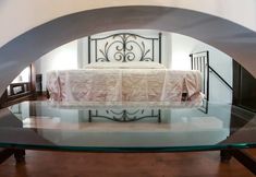 Others 3 Casa Anadiomene