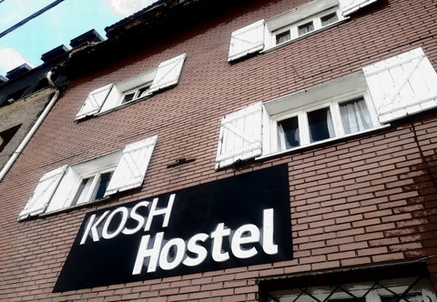 Khác Hostel Kosh