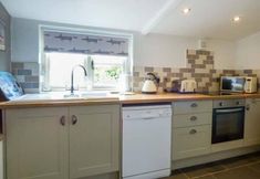 Others 5 Bee Hive Cottage