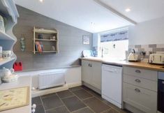 Others 3 Bee Hive Cottage