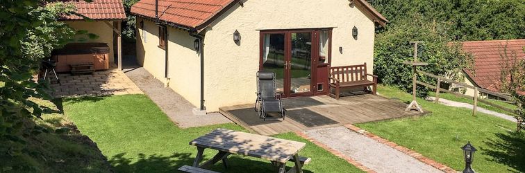 อื่นๆ Walnut Cottage